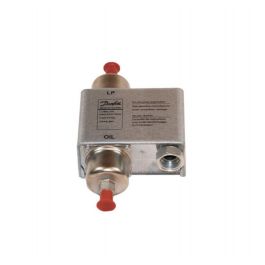 Carrier 060B2007 29" Oil Differential Pressure Control 170 PSIG 120S Delay