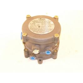 Dwyer Instruments 1950-00-2F Explosion-Proof Differential Pressure Switch 0.07"-0.15"WC